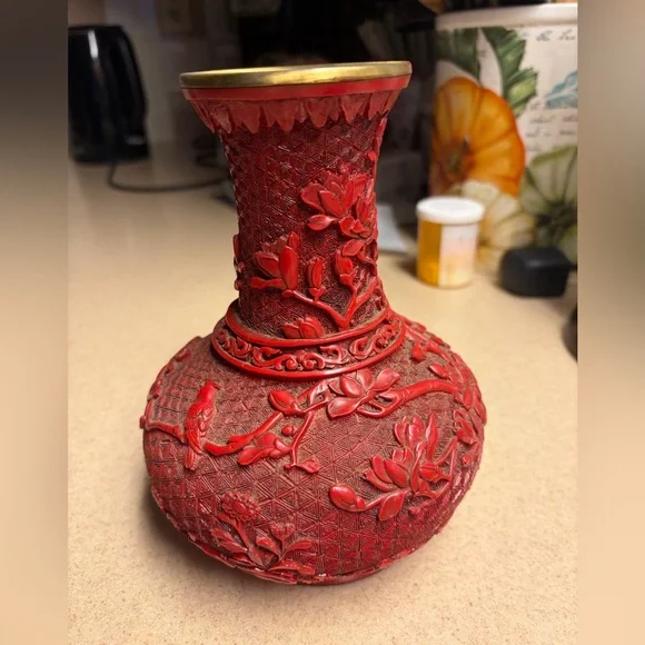Antique Chinese Red Cinnabar Lacquer Vase - Picture 4 of 5